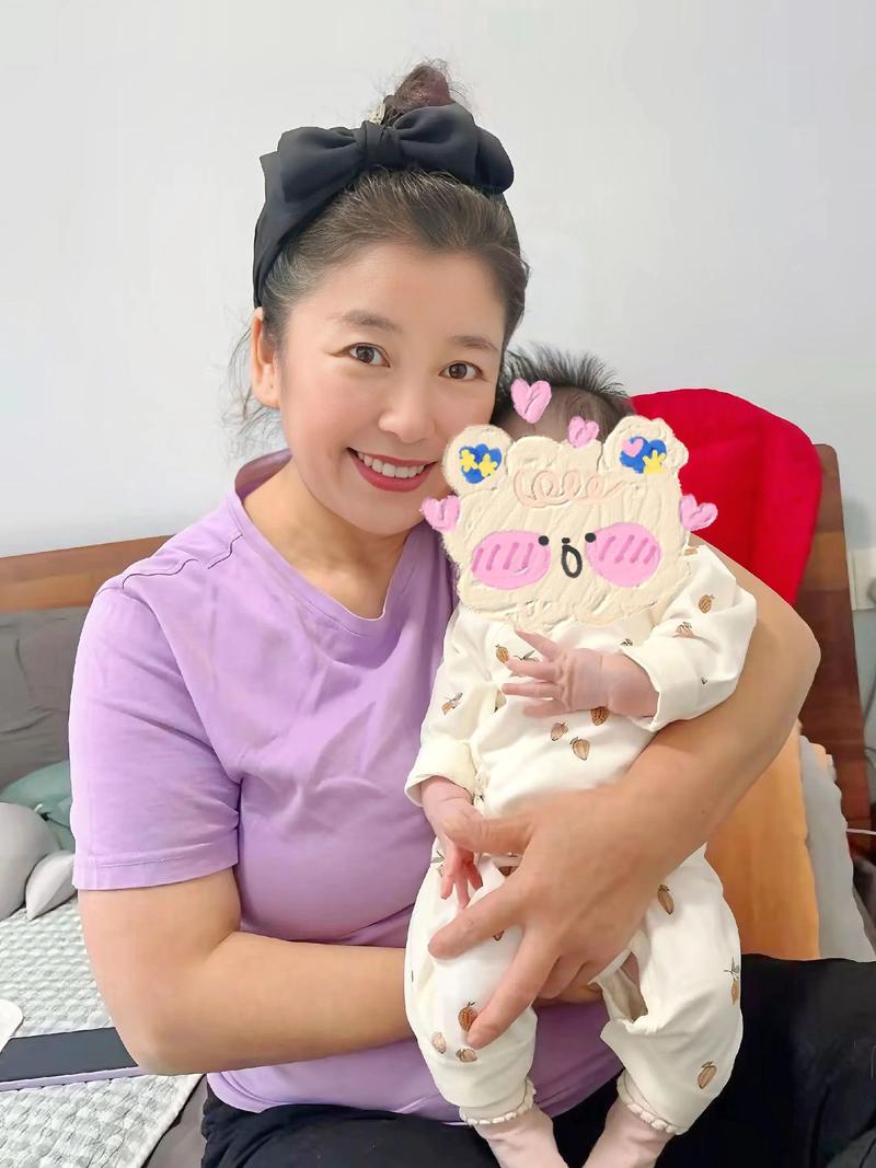 住家月嫂：现代家庭的温情守护者
